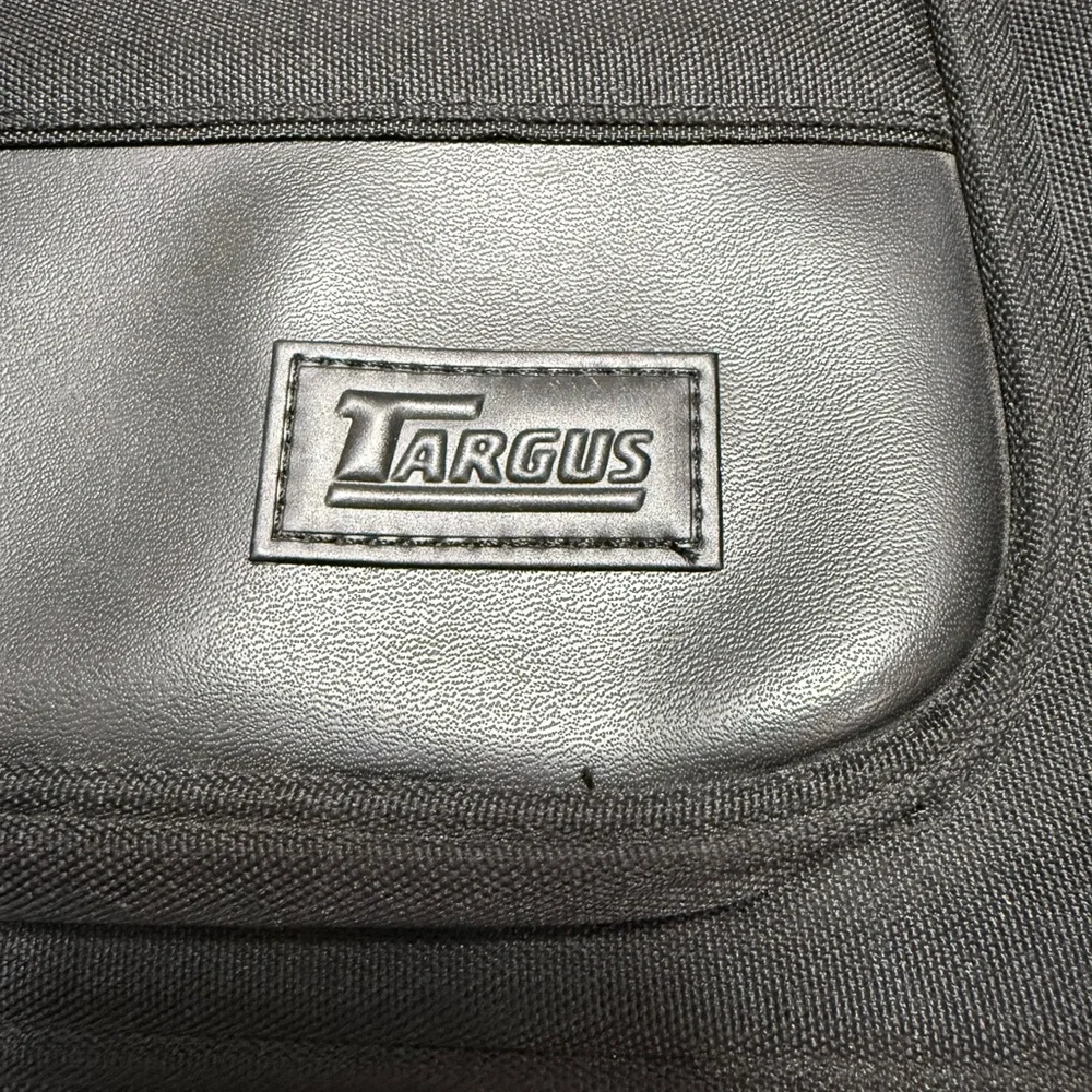 Vtg deadstock Targus Laptop Briefcase Y2K Office Core Minimalist Tech Bag Strap